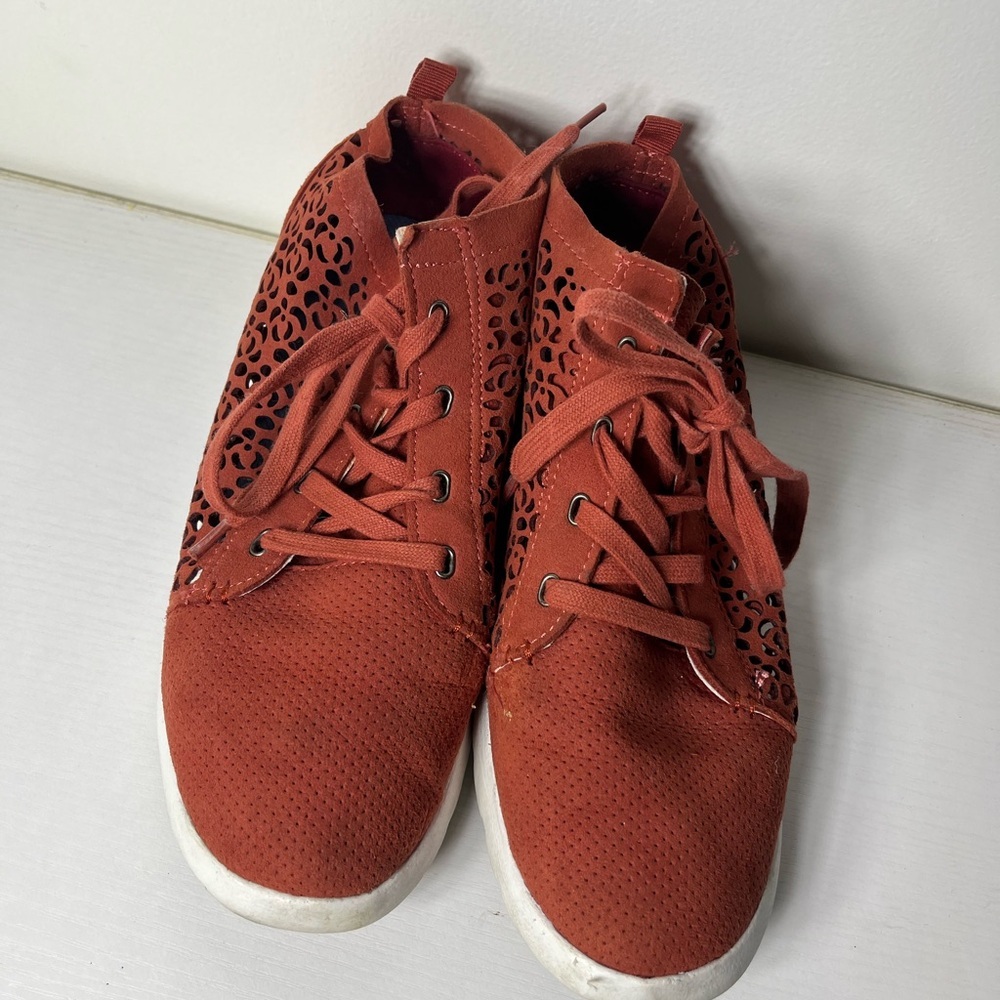 bearpaw Women’s 9 Rust Laser Cut Sneakers Lace Up Casual Shoes EU 40